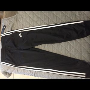 Boys adidas joggers (M)
